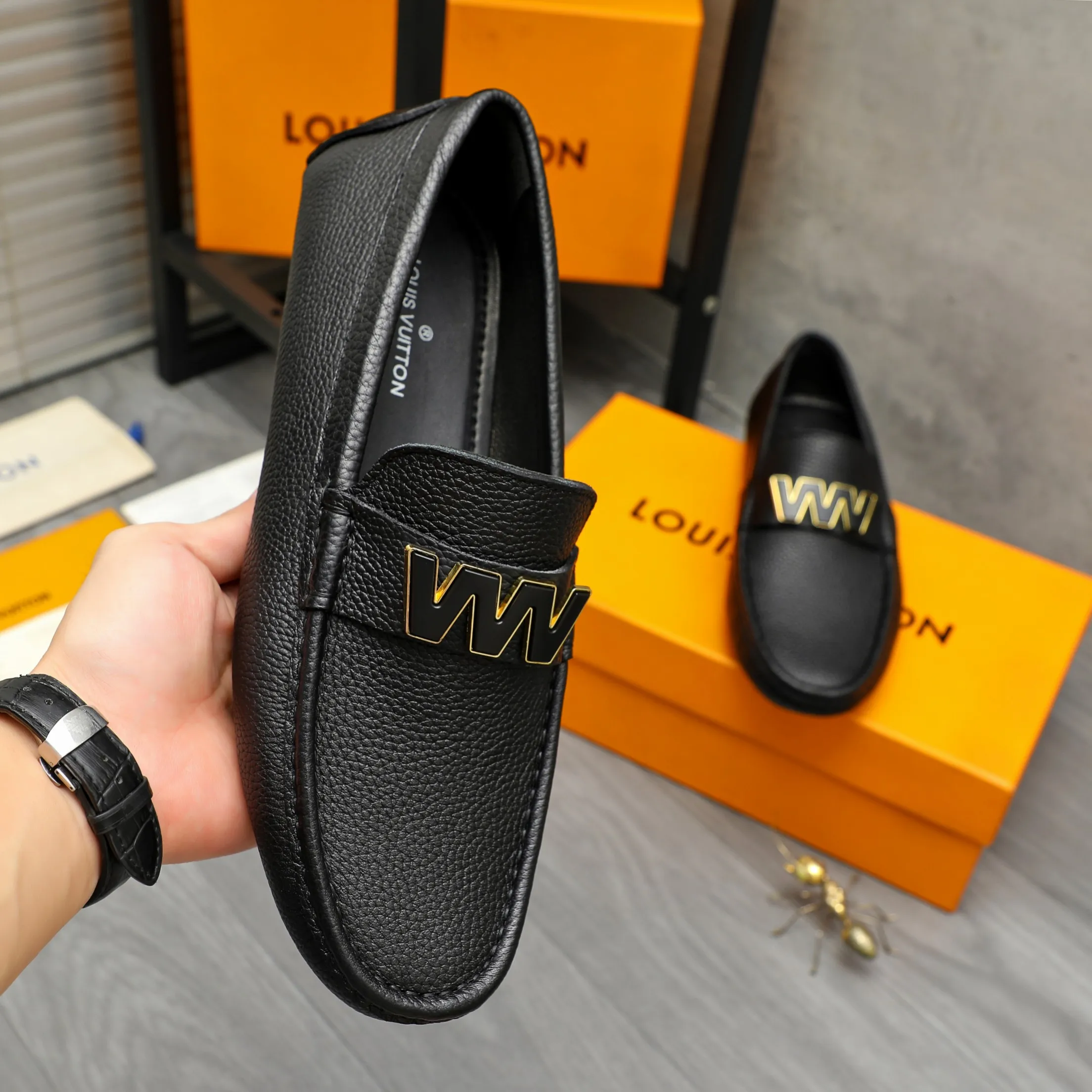 Men's shoes 💰420 Product trademark: LV "Louis Vuitton" casual slip-on shoes Regular size: 38-46 (45.46 custom-made, non-returnable) Product materials: Selected pebbled cowhide upper, sheepskin lining, original rubber outsole